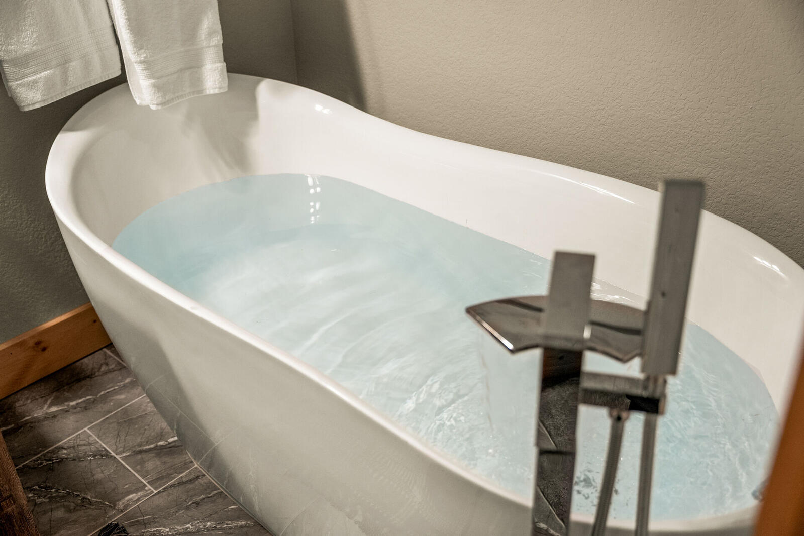 Second bath soaking tub